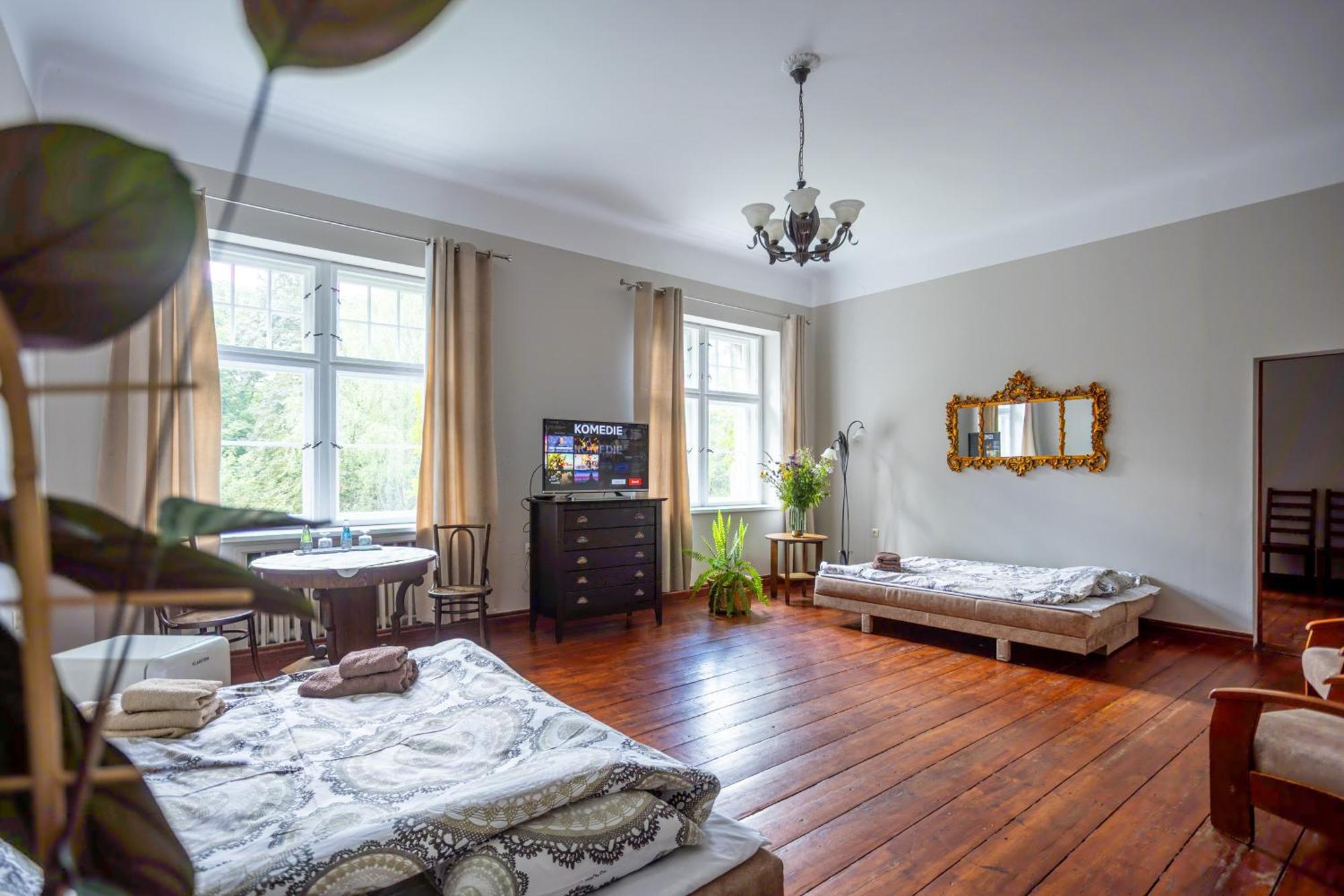 Palac Mysliwski Orle Solutions Мирославець Екстер'єр фото